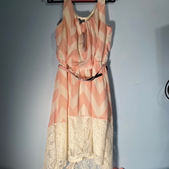 Pink and off white dress with belt size large - Picture 2 of 11